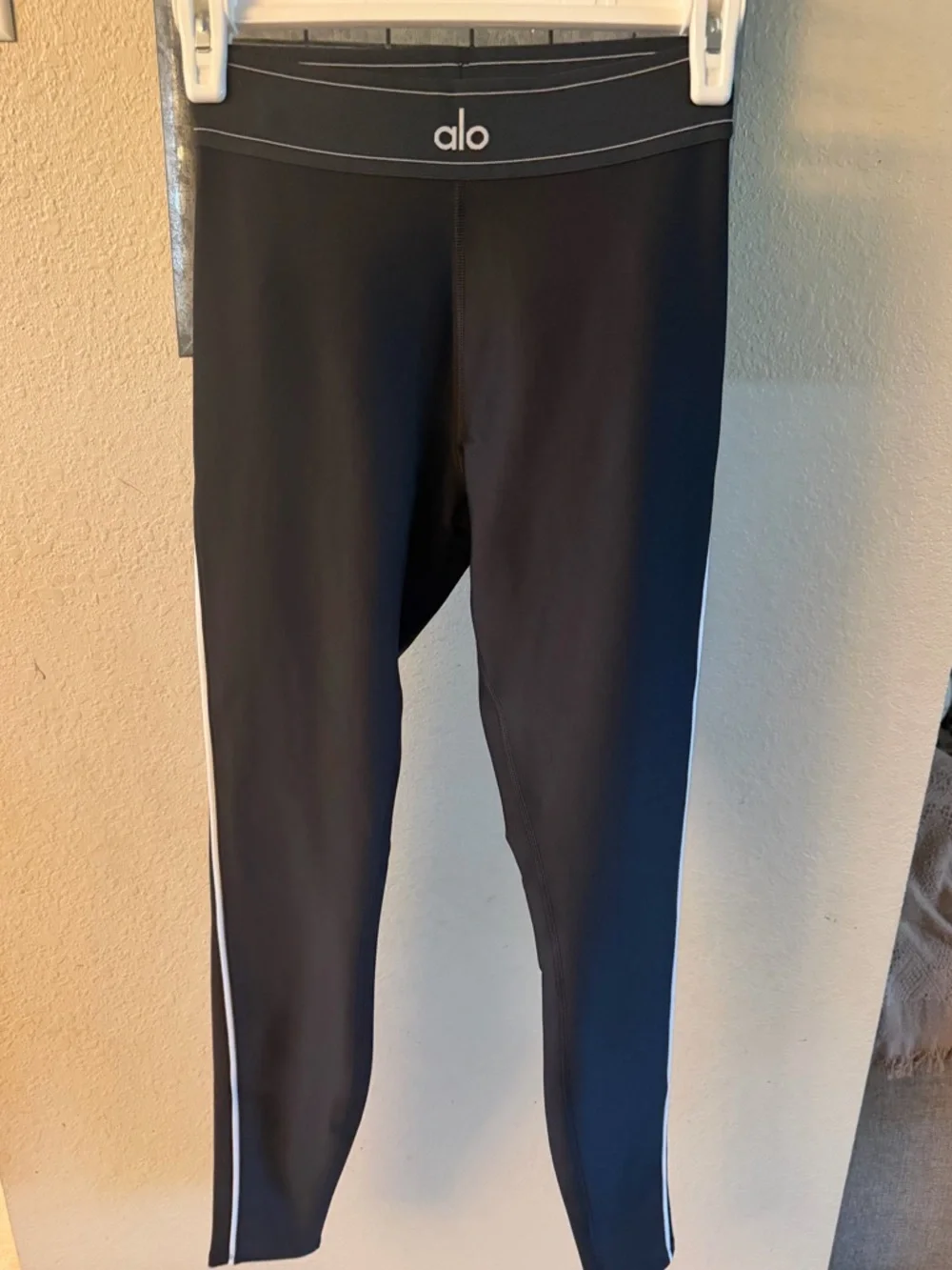 ALO Yoga Airlift High Waist Suit Up Legging - Picture 3 of 7